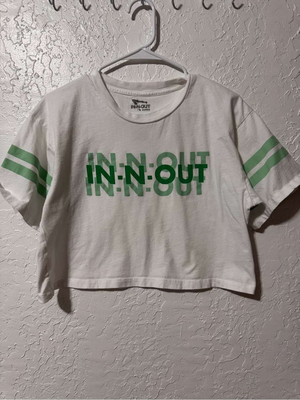 In N Out Burger Crop Top Green White Relaxed Fit 
Womens Size Medium